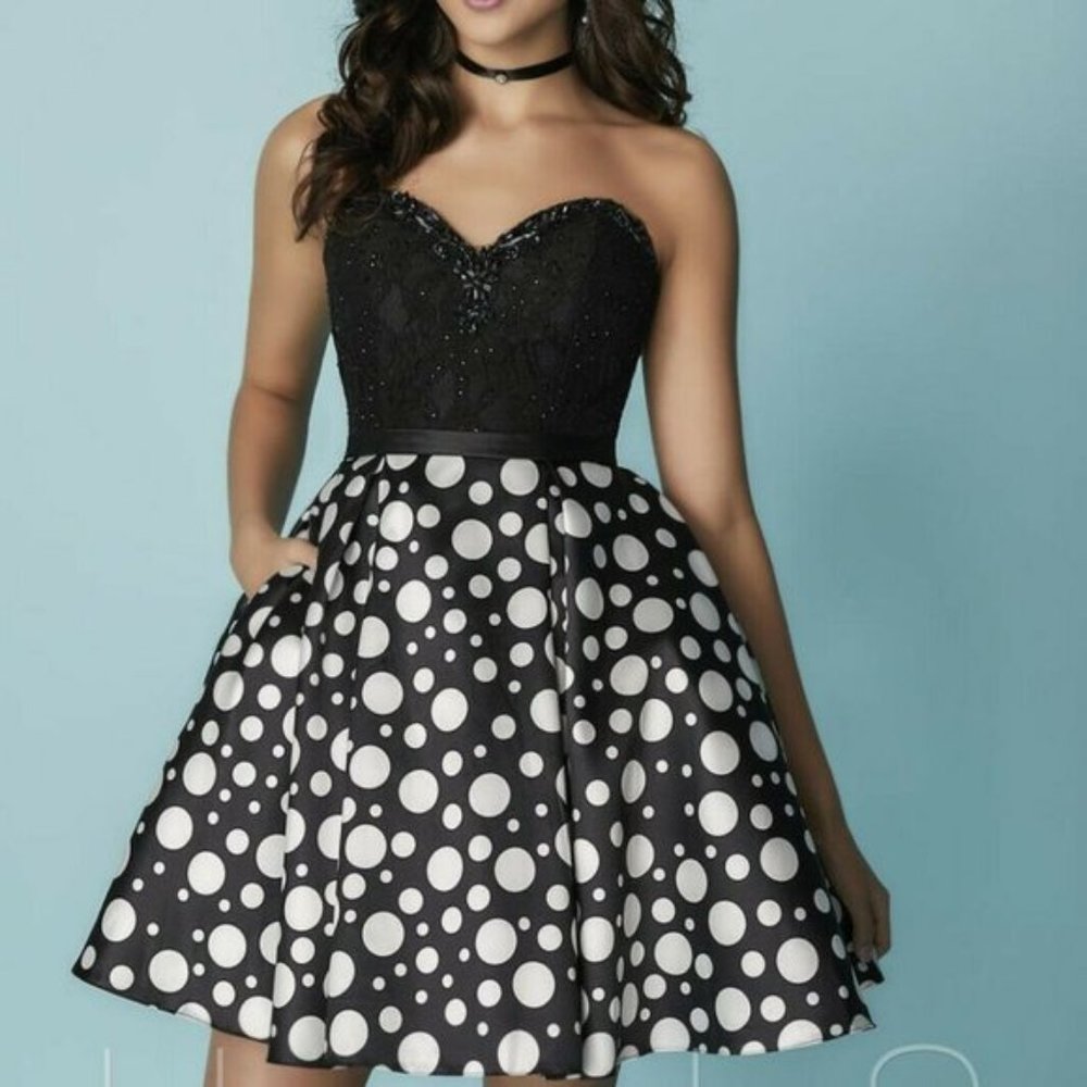 Gorgeous Black & White Strapless Embellished Short Formal Dress Size 18